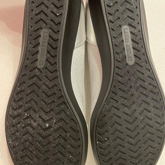 Like new!! Metallic silver Laura Ashley comfy flats - Picture 4 of 7